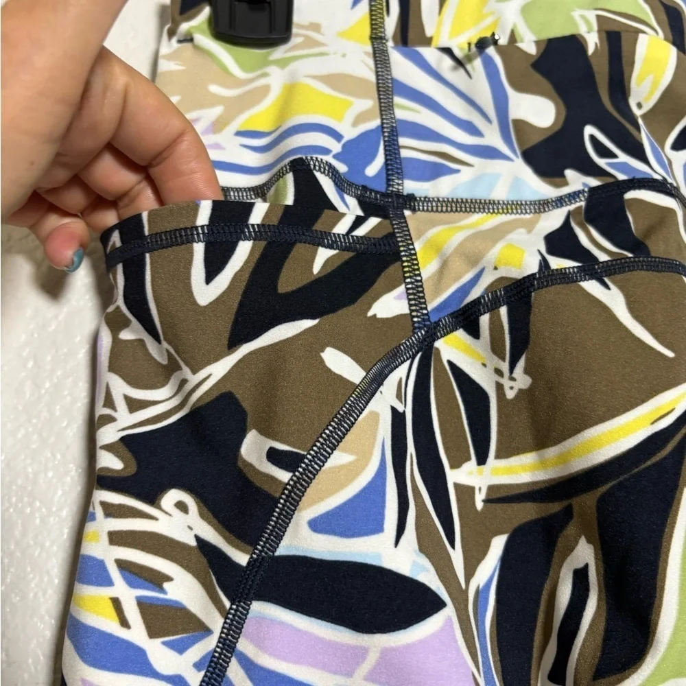 Sweaty Betty Power 7/8 Leggings in Green Paper Leaf Print. Nice Soft, Thick.